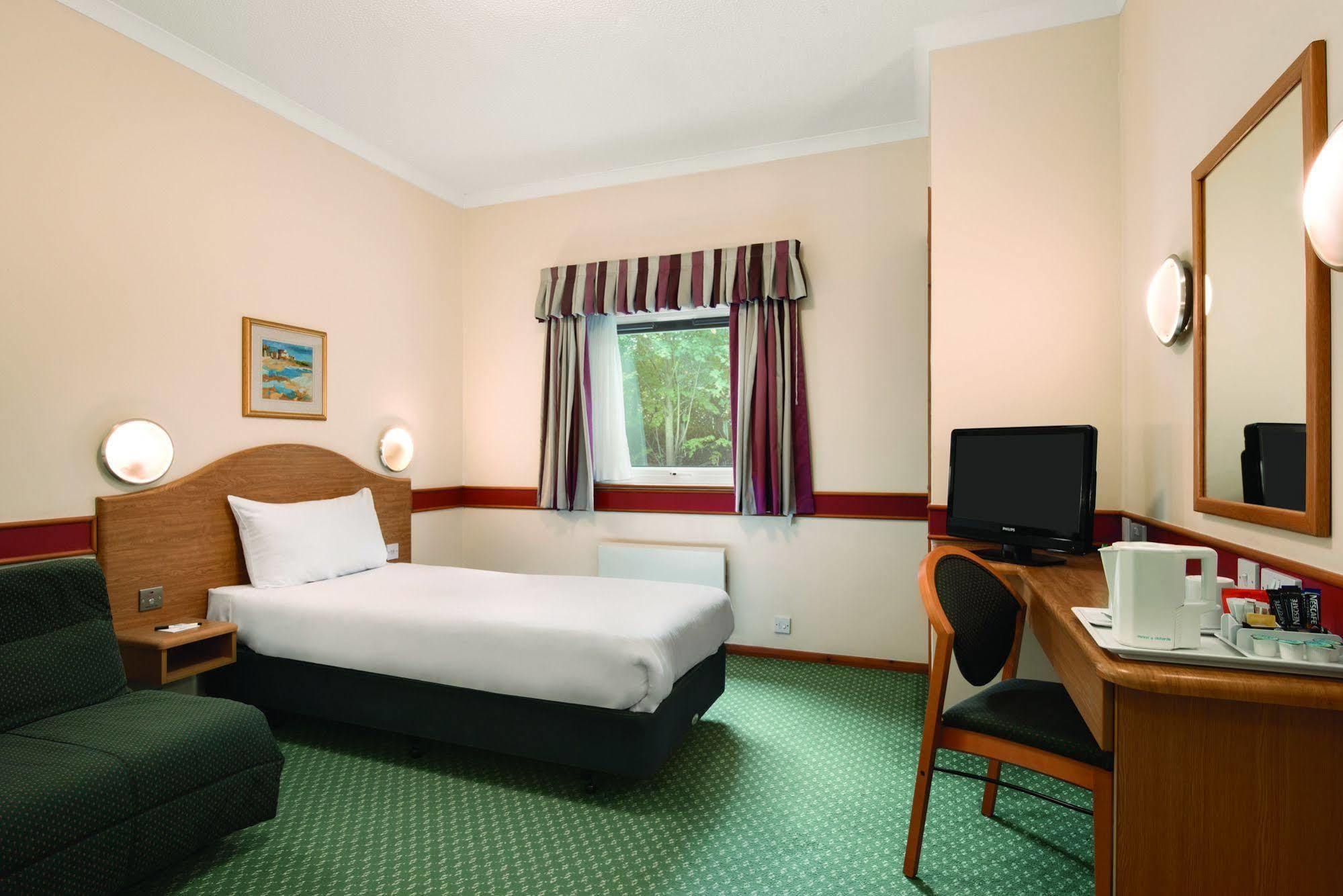 Days Inn By Wyndham Donington Castle Donington Εξωτερικό φωτογραφία